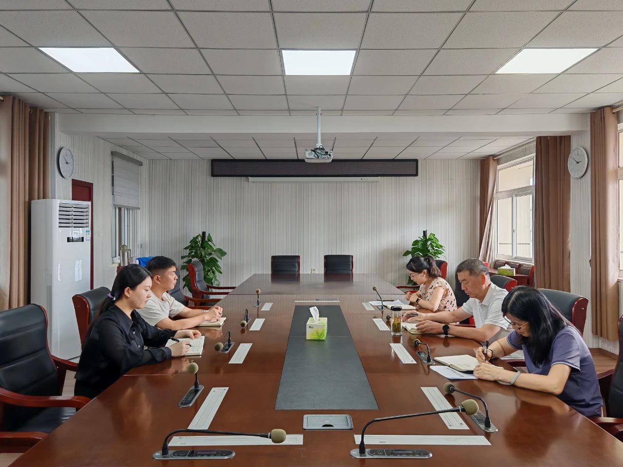 系好“第一粒扣子”走稳从检第一步——休宁县检察院召开新入职干警岗前集体谈话会